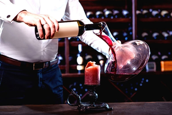喝葡萄酒为什么要用醒酒器醒酒