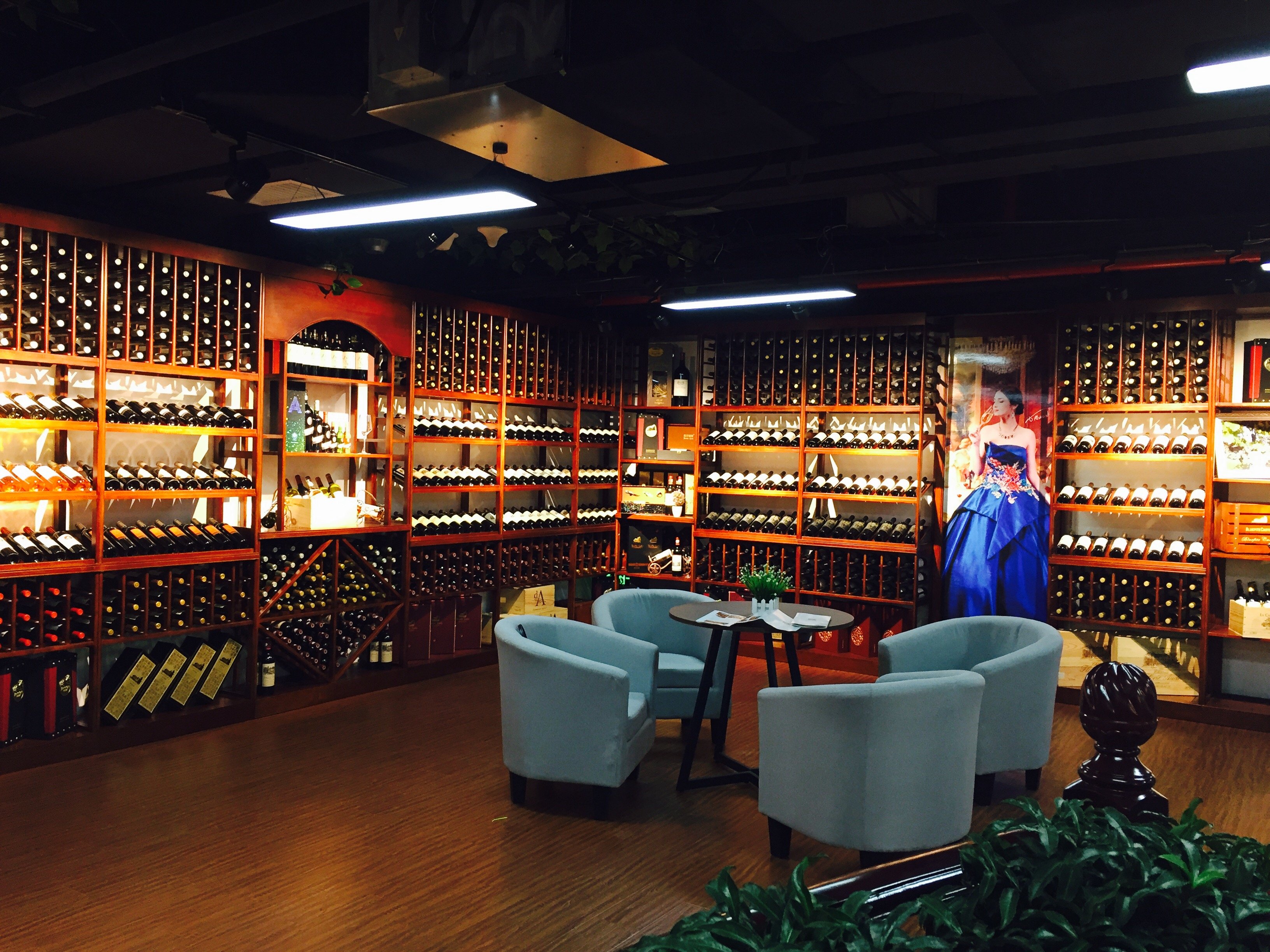 开红酒连锁加盟店有钱赚吗?